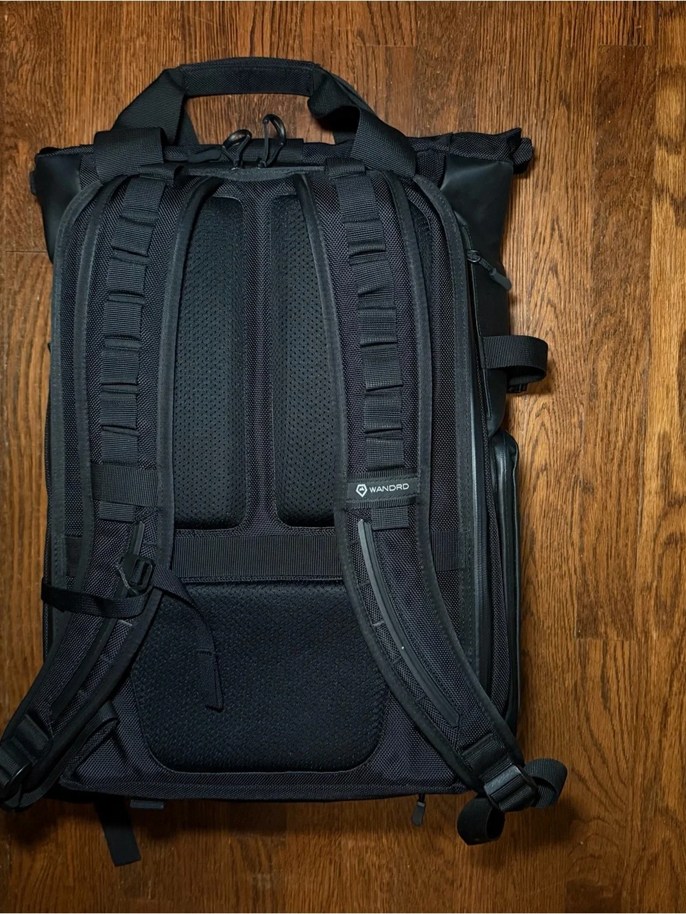 Wandrd sleek black